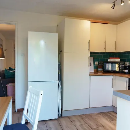 بيت للعطل Burden Close Two Bedroom House With Garden *