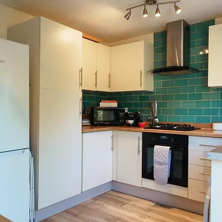 Burden Close Two Bedroom House With Garden * Bristol