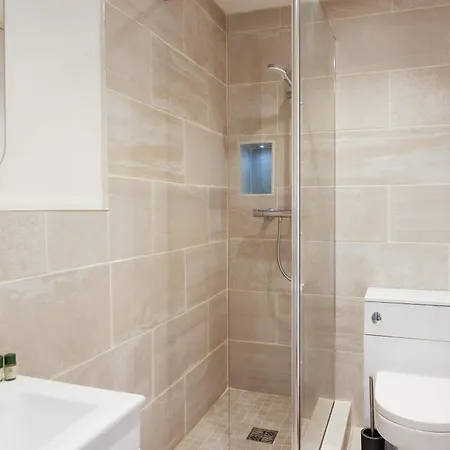 Burden Close Two Bedroom House With Garden * Bristol