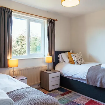 Burden Close Two Bedroom House With Garden * Bristol