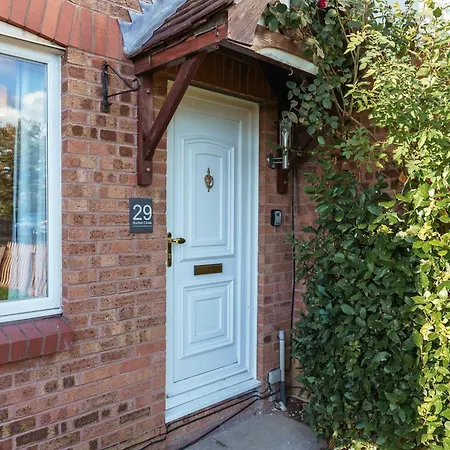 Burden Close Two Bedroom House With Garden