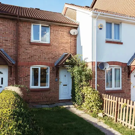 Burden Close Two Bedroom House With Garden