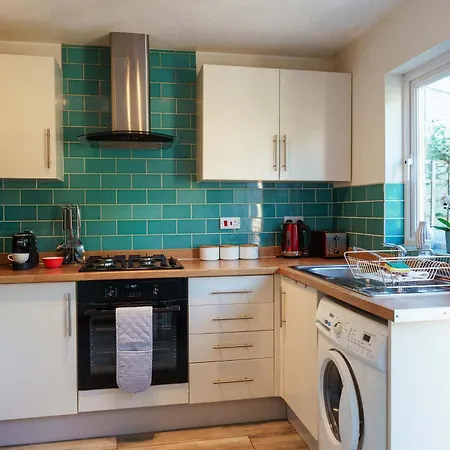 Burden Close Two Bedroom House With Garden Ferienhaus *