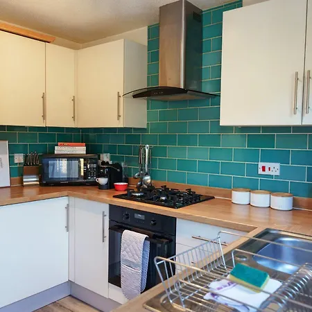 Burden Close Two Bedroom House With Garden Semesterbostad